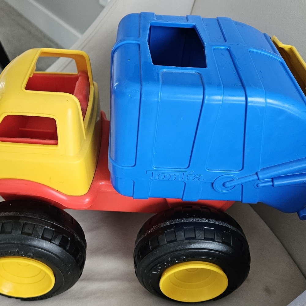 Vintage (1999) Tonka Jr Garbage Truck. By Hasbo. - Picture 4 of 11